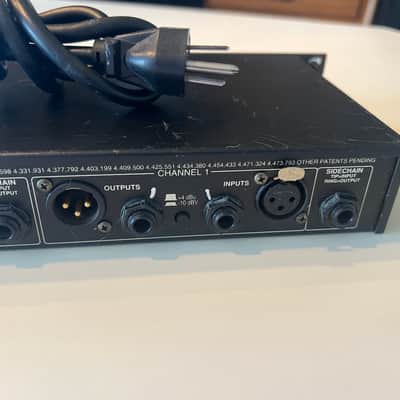 dbx 166XL Stereo Compressor / Limiter / Gate with IEC power cable & rack mount bolts/washers image 6
