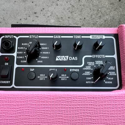 Squier Hello Kitty Stratocaster 2005-2006 - Pink image 7