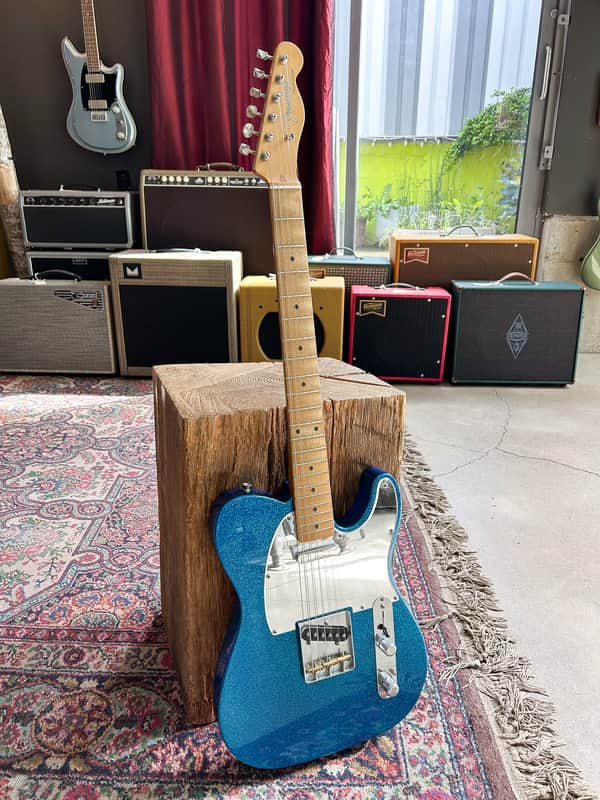 Fender J. Mascis Telecaster 2022 - Blue Sparkle image 1