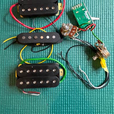Ibanez Quantum HSH pickup set with wiring harness - Black image 1