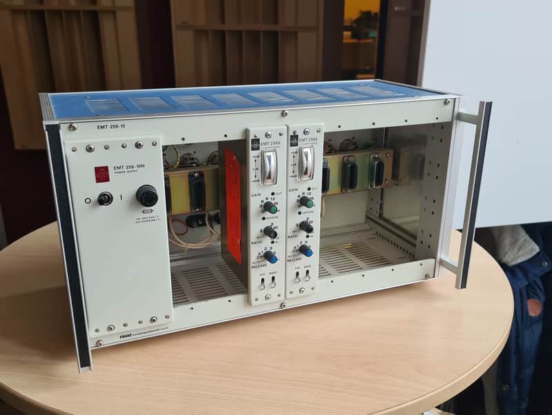 EMT 256II - White image 1