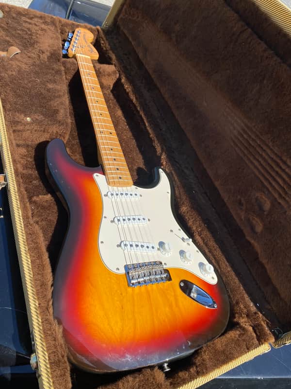 Fender Classic Series '70s Stratocaster with Maple Fretboard 1999 - 2016 - 3-Color Sunburst image 1