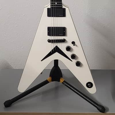 Dean V USA - WATCH VIDEO ! ABSOLUTE MONSTER TONE! Pearl White USA