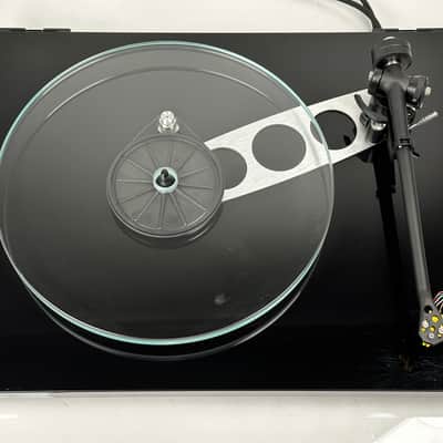 Rega P3 Planar Three Turntable image 9