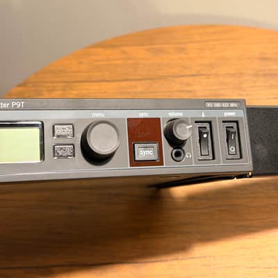 Shure P9T / PSM900 Wireless IEM System: K1 Band, 596-632MHz WITH (3) P9R Receivers 2010s image 4