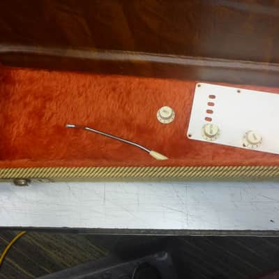 Fender Stratocaster : Re-Fretted w/Case 1975-1976 - Re-Finished in White image 4