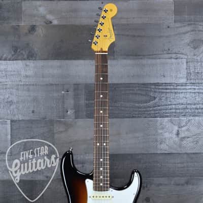 Pre-Owned Fender American Professional II Stratocaster - Two Tone Sunburst with Hard Shell Case image 4