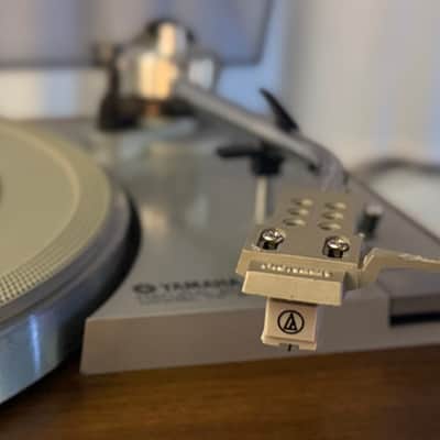 ✨✨ Yamaha YP-211 Vintage Belt-Drive Turntable – Woodgrain Plinth, S-Shaped Tonearm, Smoked Dust Cover, Tested – BVA image 11