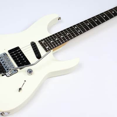 Vintage 1989-1991 Charvel Fusion Deluxe Electric Guitar, Flour (White), Japan, MIJ image 2