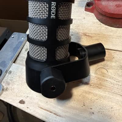 RODE PodMic Cardioid Dynamic Podcasting Microphone 2019 - Present - Black image 6
