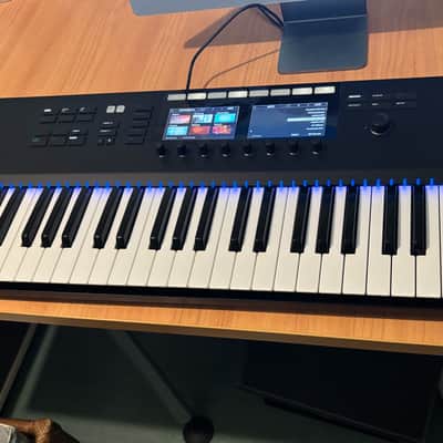 Native Instruments Komplete Kontrol S49 Mk2 - Black image 2
