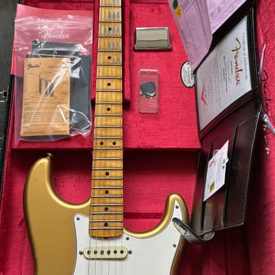 2025 Fender Stratocaster 1964 LTD Fall Event Flamed Neck Gold over Gold Sparkle Heavy Relic image 9