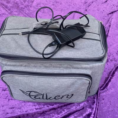 Falken Traveller PRO * battery-powered acoustic amplifier with an average battery life of 8 hours * six independent channels + chourus and reverb * with backpack image 12