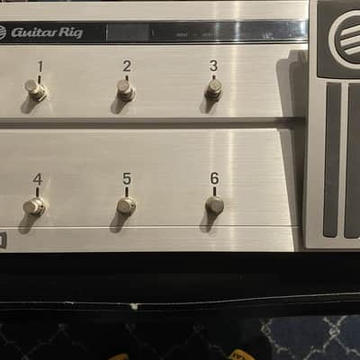 Native Instruments Guitar Rig 2 Kontrol 2004 Silver image 2