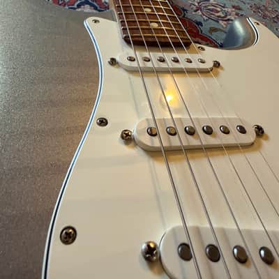Fender Player Stratocaster with Pau Ferro Fretboard 2018 - 2024 - Silver image 5