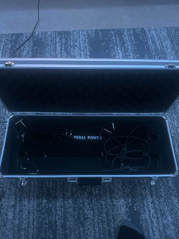 Pedaltrain Metro 24 with Hard Case and Voodoo Pedal Power 3 Supply image 1