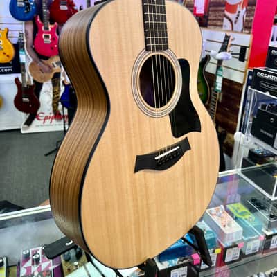 Taylor 114e Natural Walnut/Sitka Spruce with Gig Bag image 2
