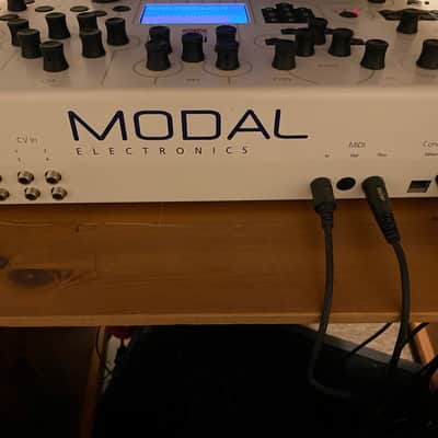 Modal Electronics 001 Hybrid Digital / Analog 2-Voice Synthesizer 2010s - White image 2