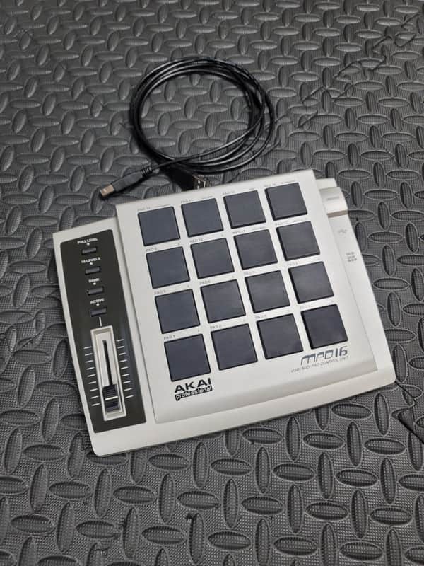 Akai Professional MPD16 USB/MIDI Pad Controller for Windows & Macintosh image 1