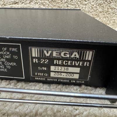 Vega R-22 Diversity Handheld Wireless Mic System image 7