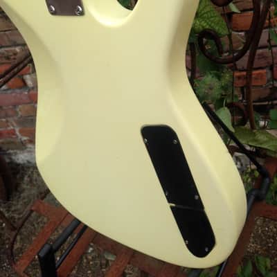 Larrivee LEFTY Electric 80s White Active Bass Guitar image 7