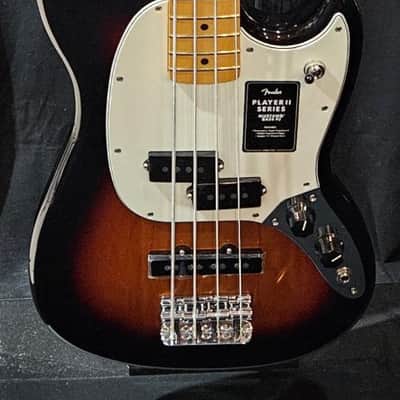 Fender Player II Mustang Bass PJ - 3-color Sunburst with Maple Fingerboard 2025 image 1
