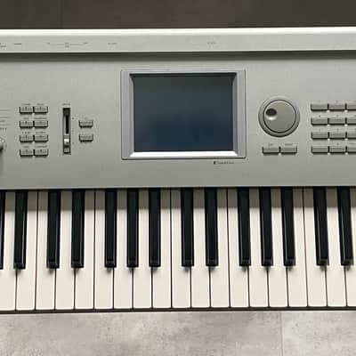 Korg Triton 61-Key 62-Voice Polyphonic Workstation 1999 - 2000 - Silver image 1