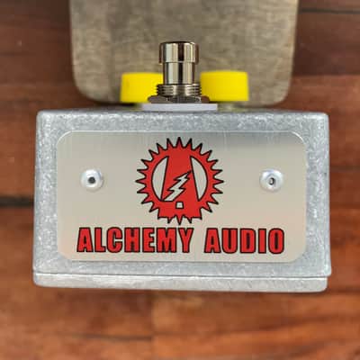 Alchemy Audio Greer Green Giant Fuzz Guitar Effects Pedal image 4