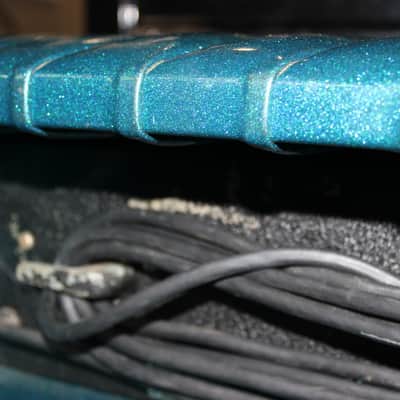Kustom K150-6/1x15 Bass Combo with Blue Roll & Tuck on Wheels image 11