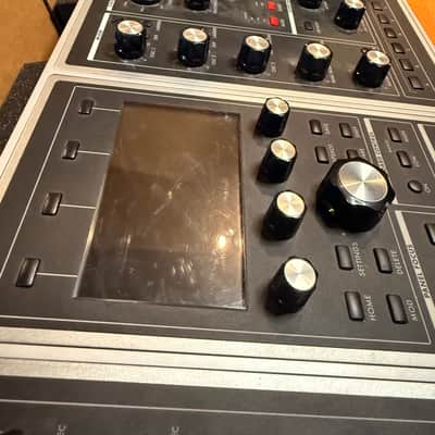 Moog One 8-Voice 61-Key Polyphonic Analog Synthesizer 2018 - Present - Black/Ash image 4