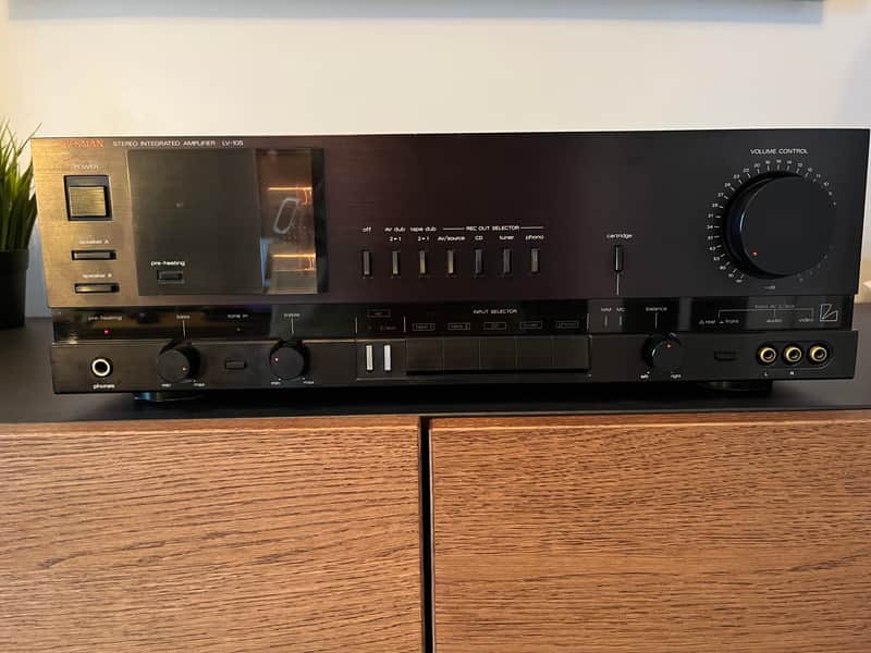 Luxman LV-105 Stereo Integrated Amplifier (1984-87) - Black w/ Box