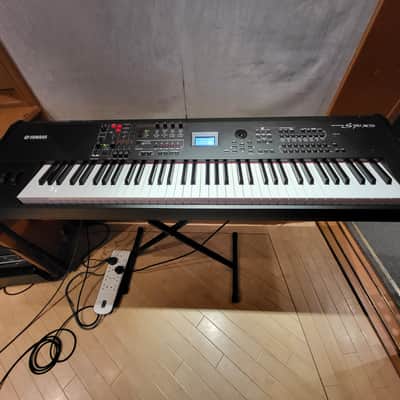 Yamaha S70 XS weighted 76 note keyboard/Synth with Motif XS Engine image 1