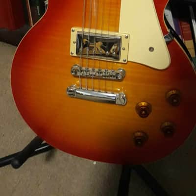 Epiphone Les Paul 50's Standard Cherry Sunburst 2006 re-issue with hard case image 8