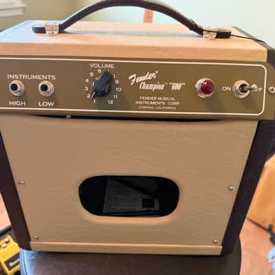 Fender Champion 600 5-Watt 1x6" Guitar Combo 2007 - 2012 - Two-Tone Blonde / Brown image 1