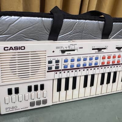 Casio PT-80 vintage keyboard w/ original case image 2