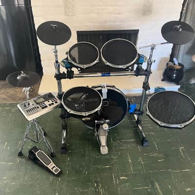 Traps Drum Kit, Alesis DM10 Custom Accoustic/Electric 2025 - Black/Chrome with Blue Accents image 4