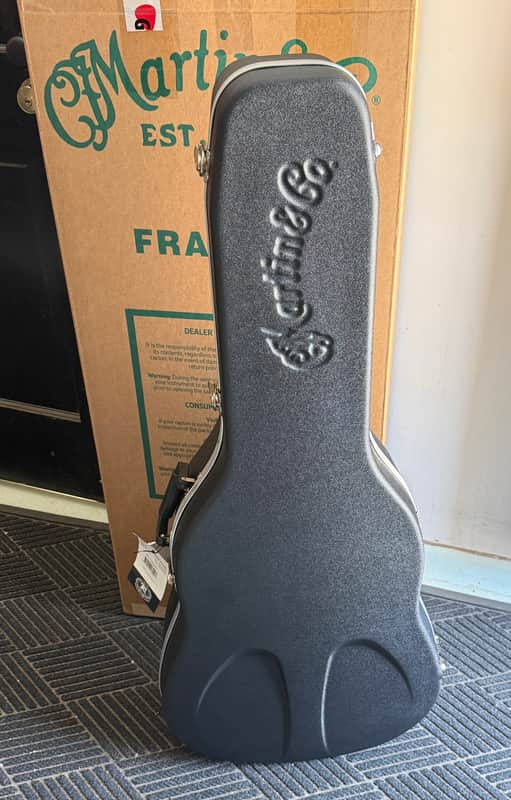 Martin C630 Molded Hardshell Case  for Martin Standard Series OM and 000 14-fret Acoustic Guitars image 1