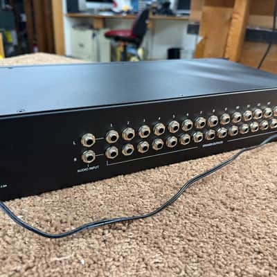 2JW Design Active Monitor Switcher Box 19"  16 Channel image 4
