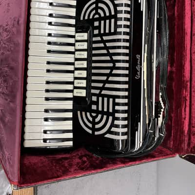 USED Vintage Valanti Professional Piano Accordion, 41/120 comes with case! image 1