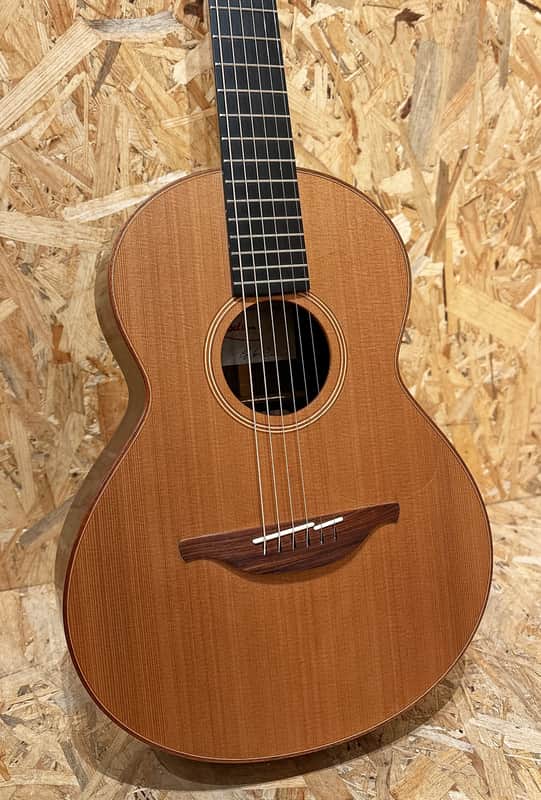 Pre Owned Lowden 2018 Wee Lowden WL-25 Red Cedar/East Indian Rosewood Inc. Case