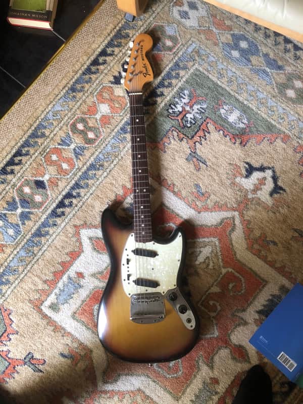 Fender Mustang Guitar with Maple Fretboard 1975 - 1978 - Sunburst - Very Good