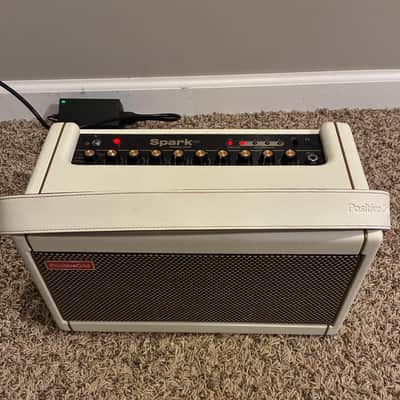 Positive Grid Spark 40 40-Watt 2x4" Modeling Guitar Combo 2021 - Pearl White image 2