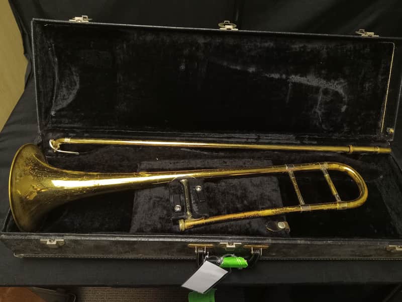Holton T602 Slide Trombone serial 488875 - Lacquer image 1