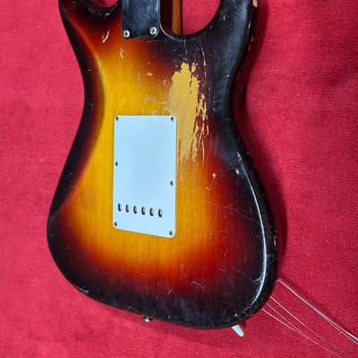 Fender Stratocaster with tremolo, left handed 1959 - 3-color sunburst image 2