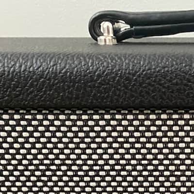 VBoutique 1X12 Cabinet image 5