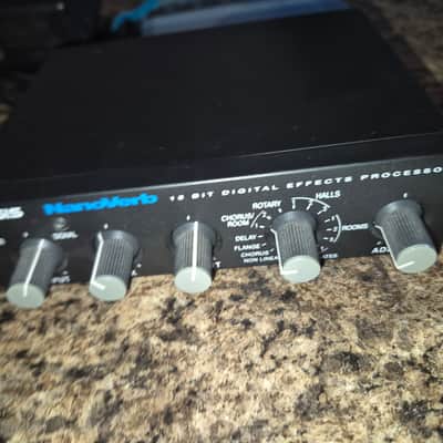 Alesis Nanoverb 18-Bit Digital Effects Processor Black image 5