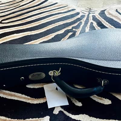 TKL Hard shell Mandolin Case - Black with Olive green plush interior image 4