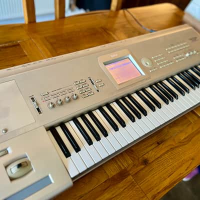 Korg Triton Studio 61-Key 120-Voice Polyphonic Workstation 2002 - 2005 - Silver image 5