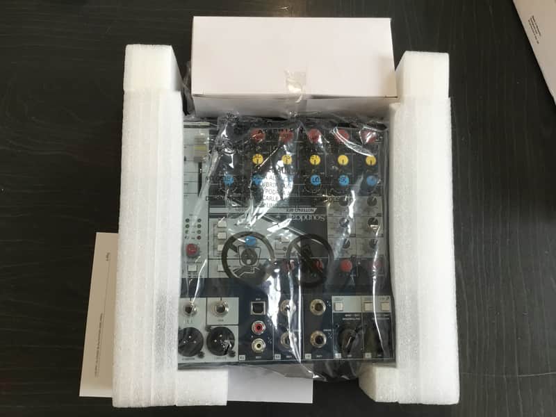 Soundcraft Notepad-8FX 8-Channel Analog Mixer with USB I/O - Blue image 1