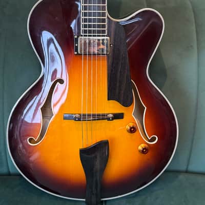 Eastman AR503CE Archtop Single Cutaway 2010 - Present - Sunburst image 3